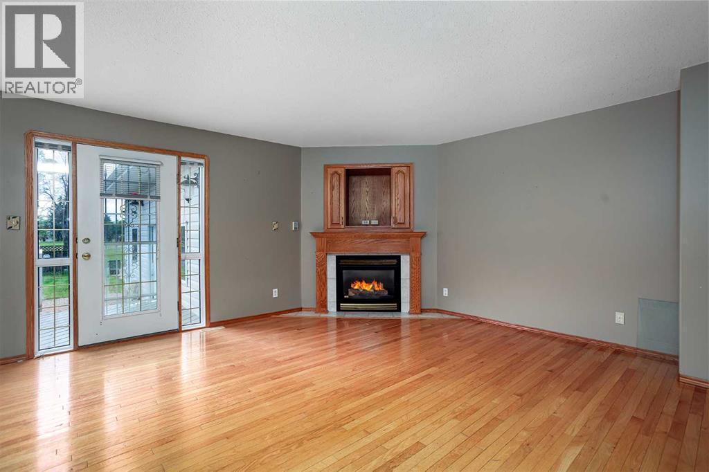 5212 43 Avenue - 8