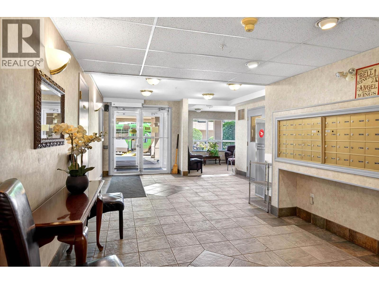 #212 860 Nicolani Drive - 33