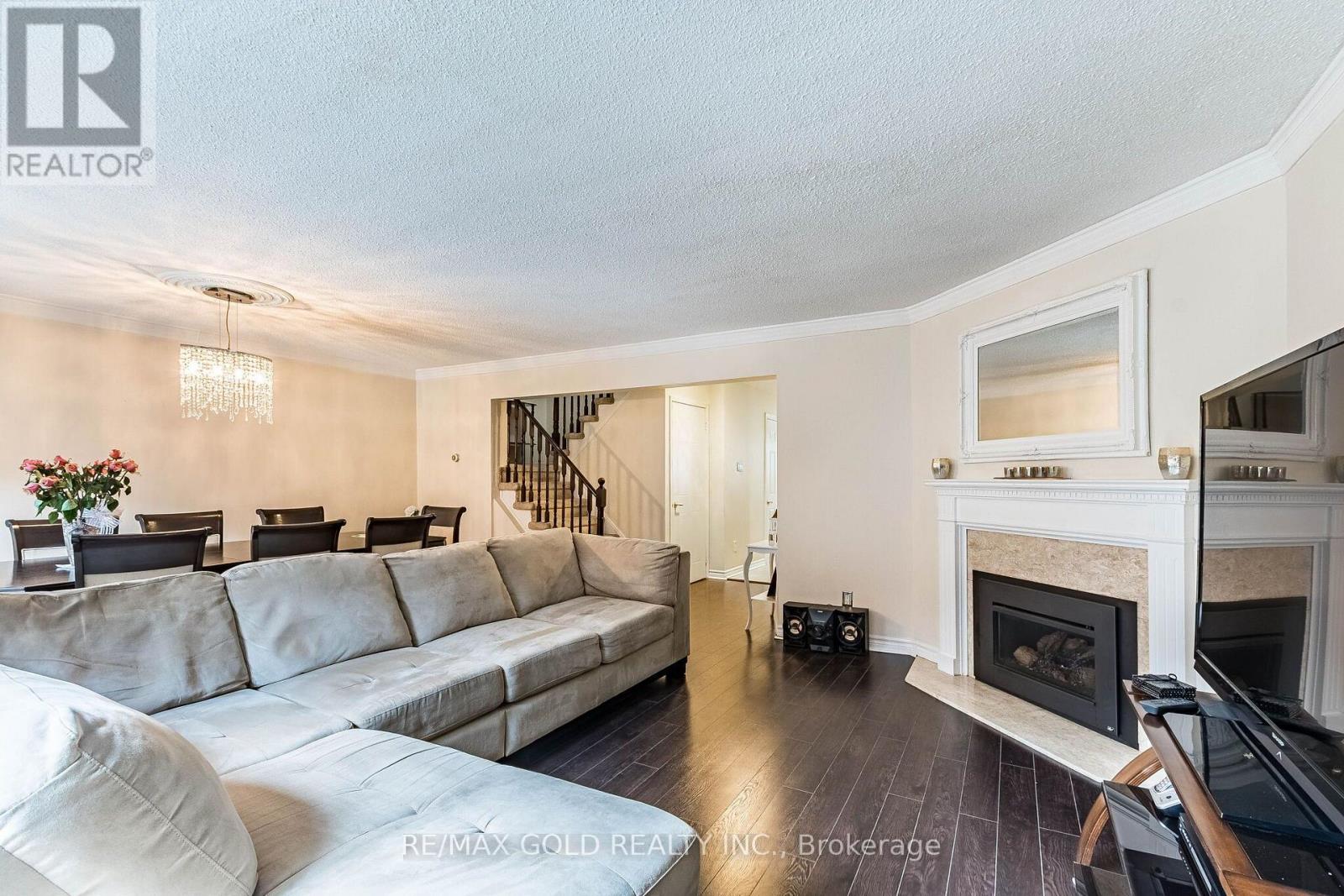 #34 34 STORNWOOD COURT - 13