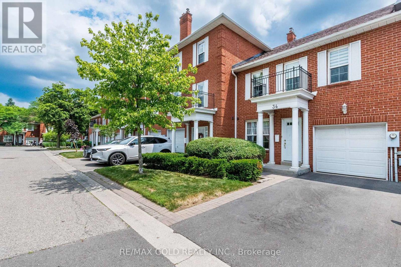 #34 34 STORNWOOD COURT - 2