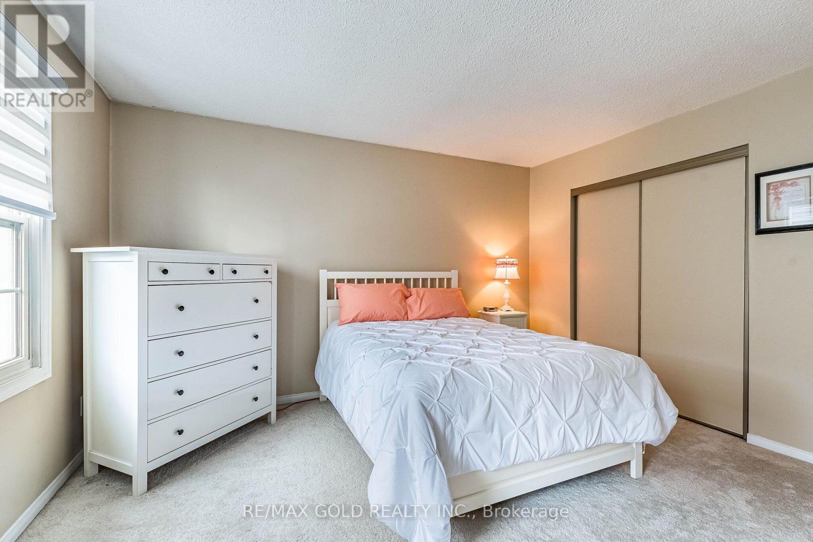 #34 34 STORNWOOD COURT - 27