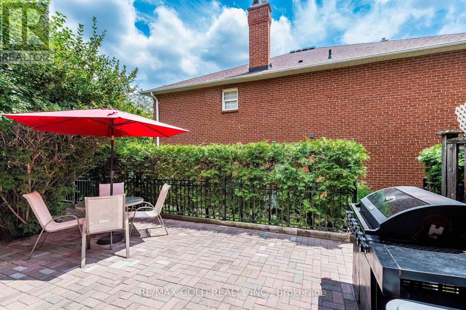 #34 34 STORNWOOD COURT - 37