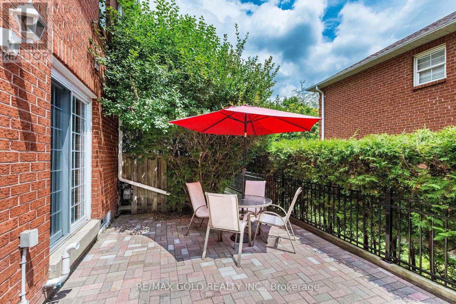 #34 34 STORNWOOD COURT - 38