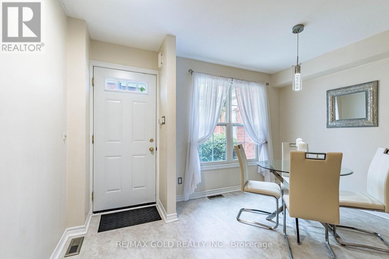 #34 34 STORNWOOD COURT - 4