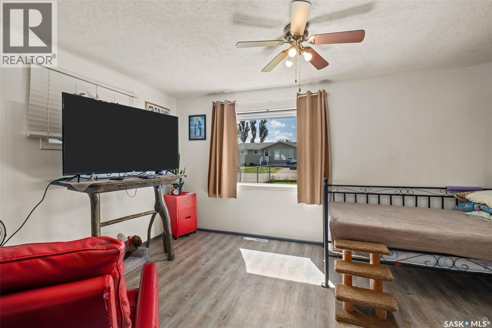 150 31st STREET E - 3