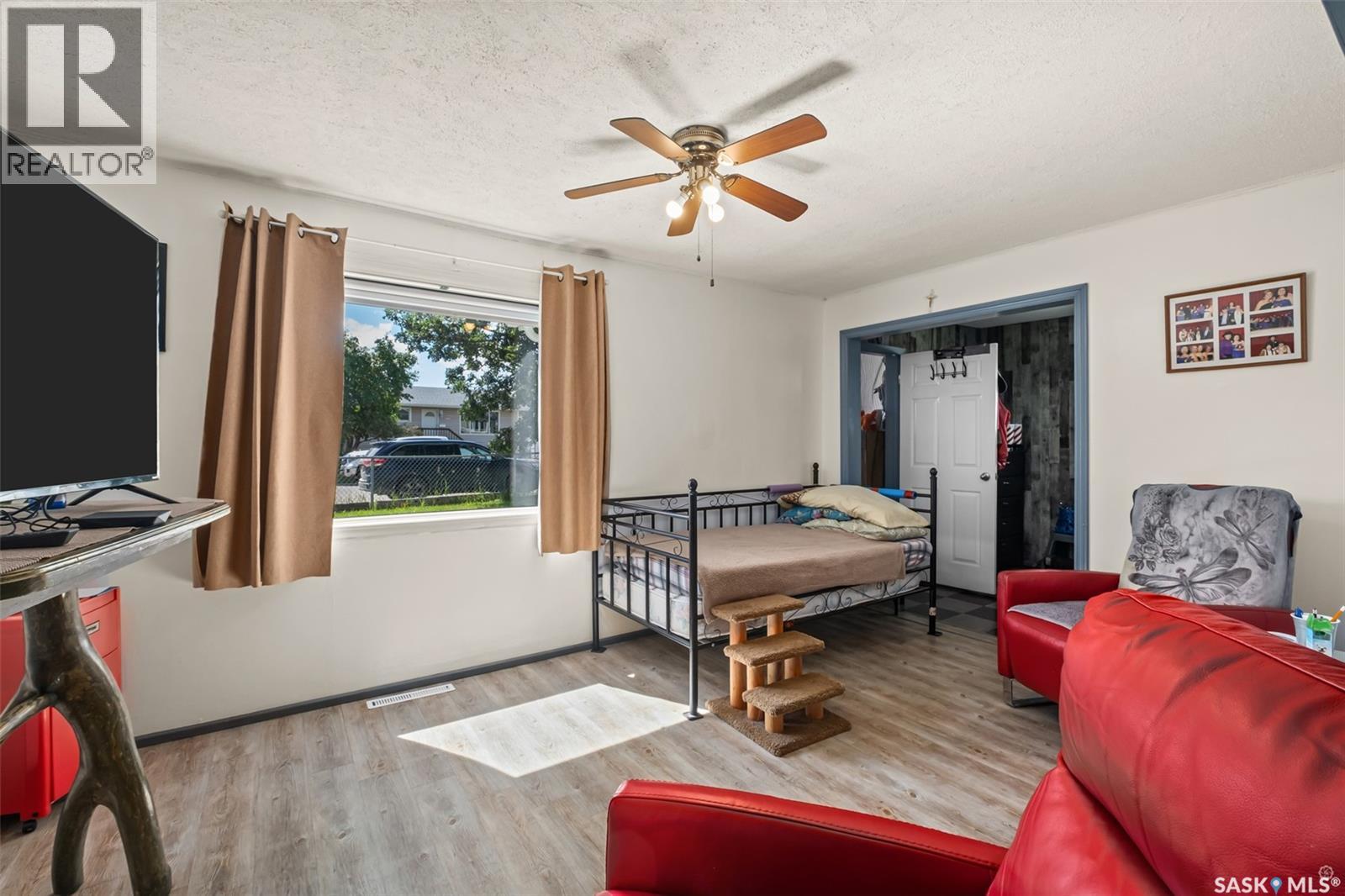 150 31st STREET E - 4