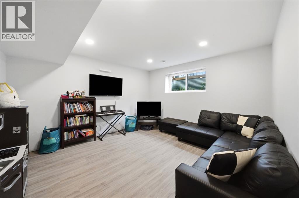Listing photo – 101 Longmire Close, Red Deer
