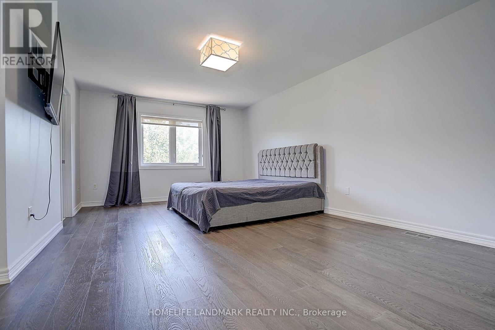 28 HUNWICKS CRESCENT - 19