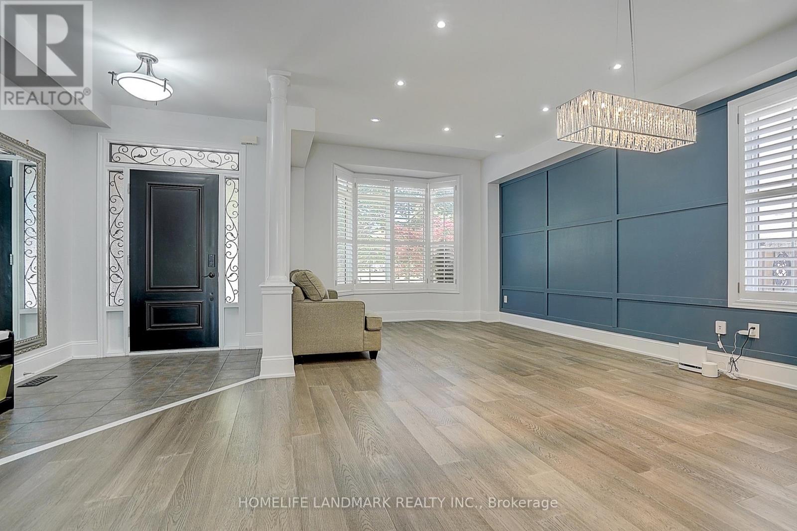 28 HUNWICKS CRESCENT - 2