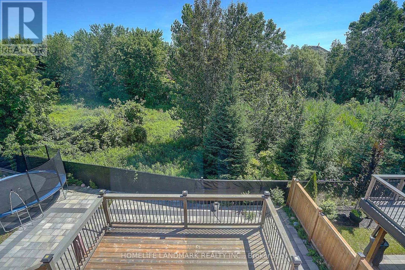 28 HUNWICKS CRESCENT - 35