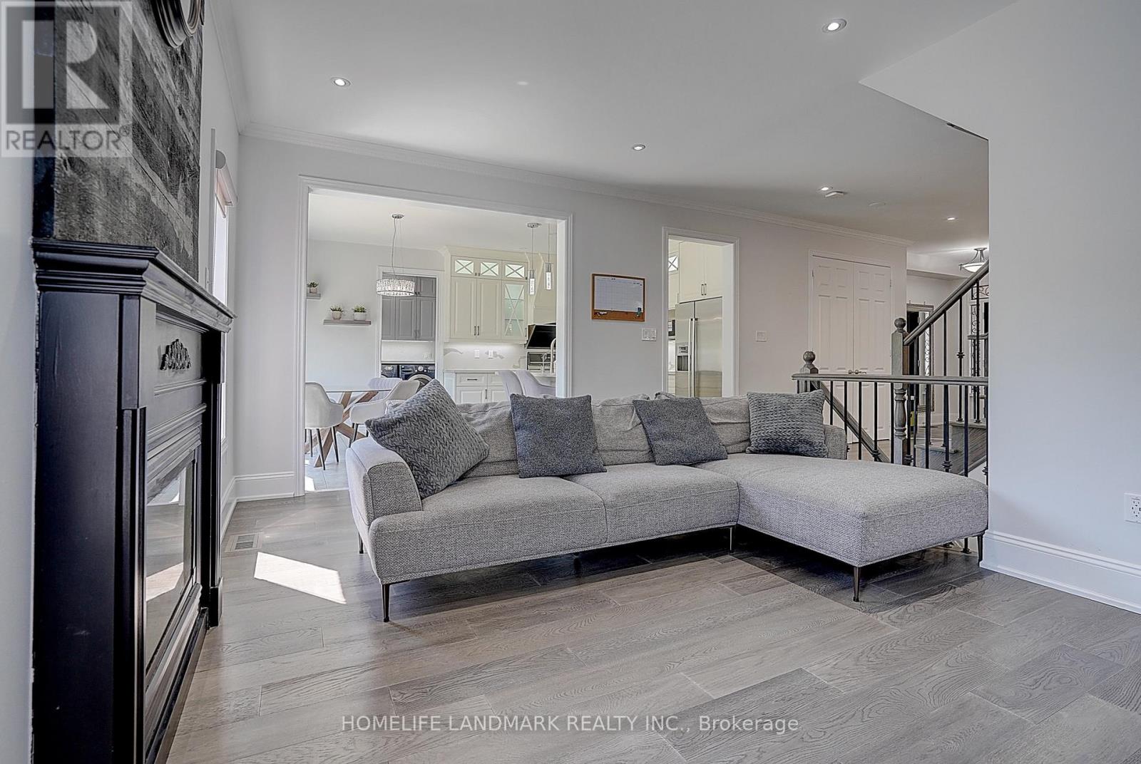 28 HUNWICKS CRESCENT - Image 7