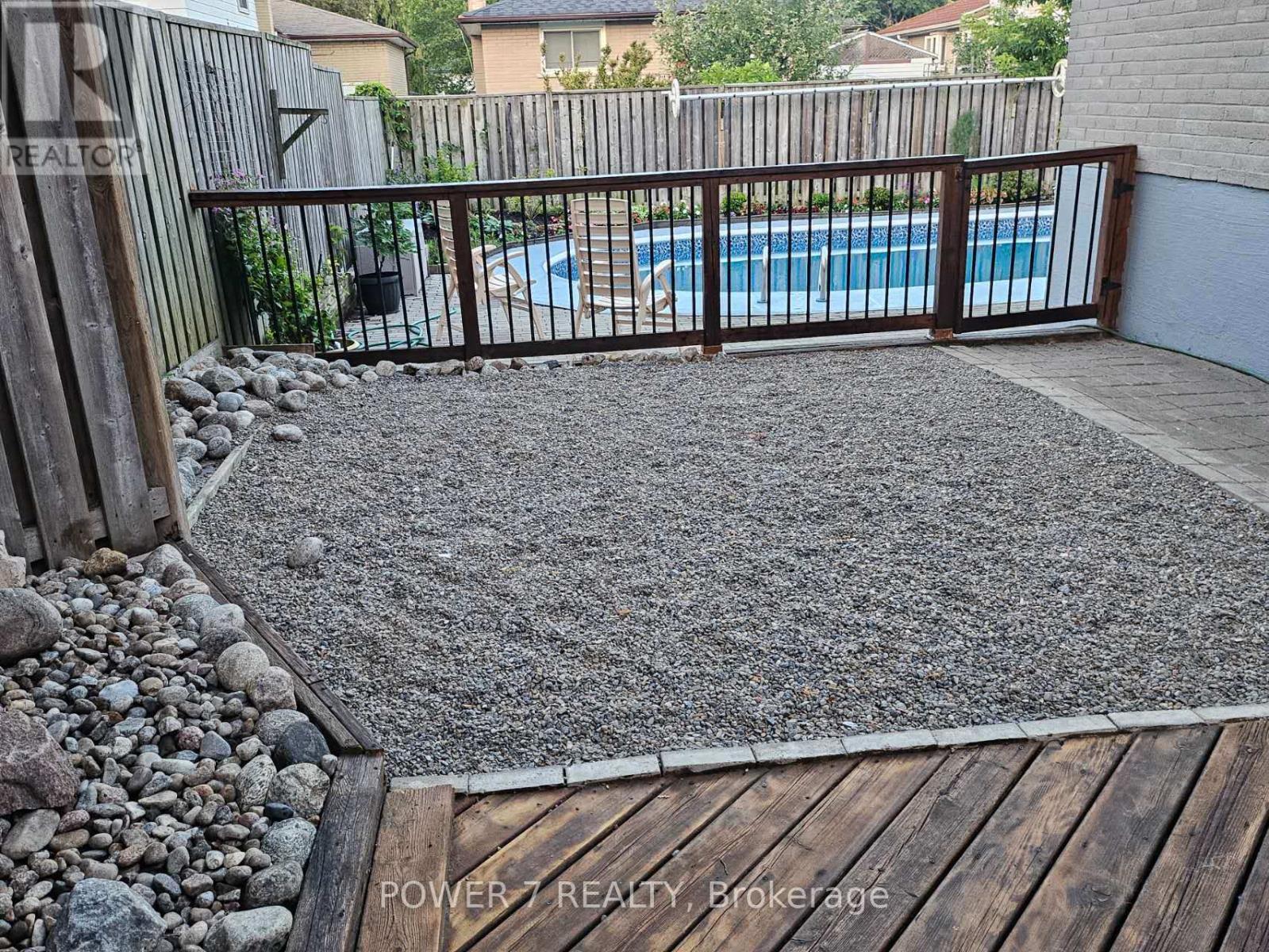 23 DONNACONA CRESCENT - 30