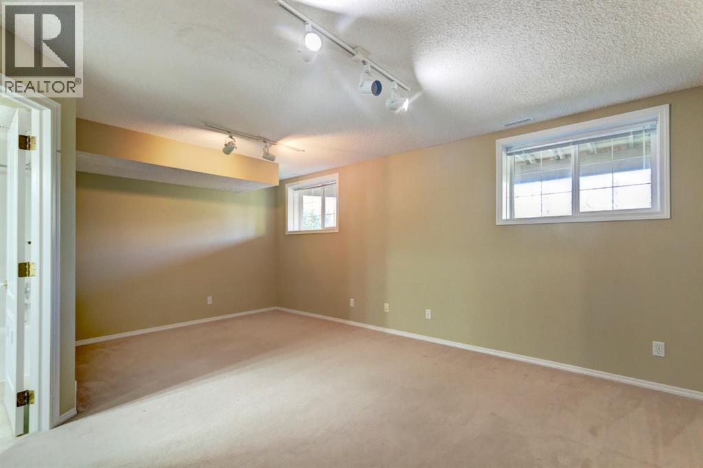 #3 823 Wilson Way - 24