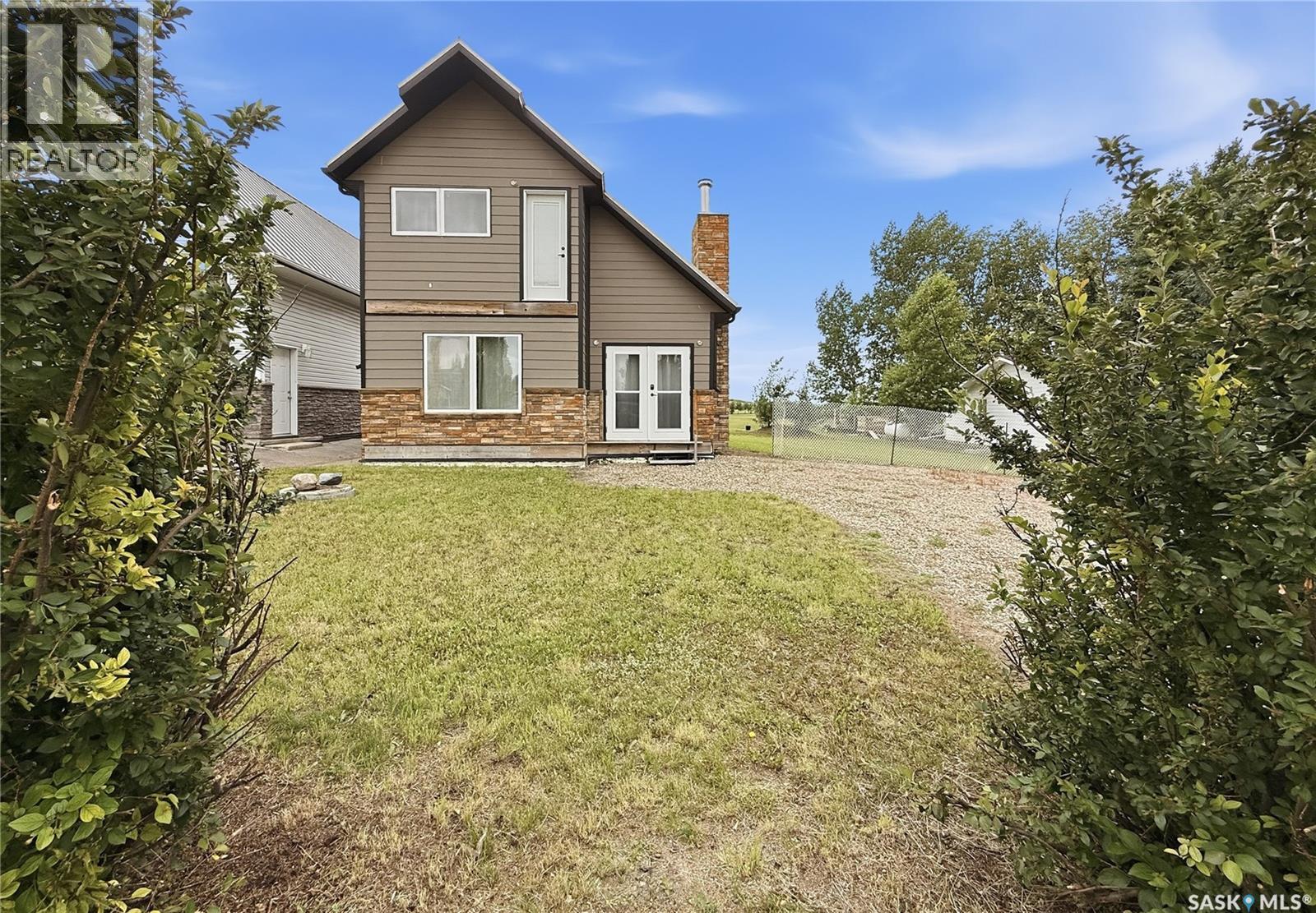 403 Smith CRESCENT - 1