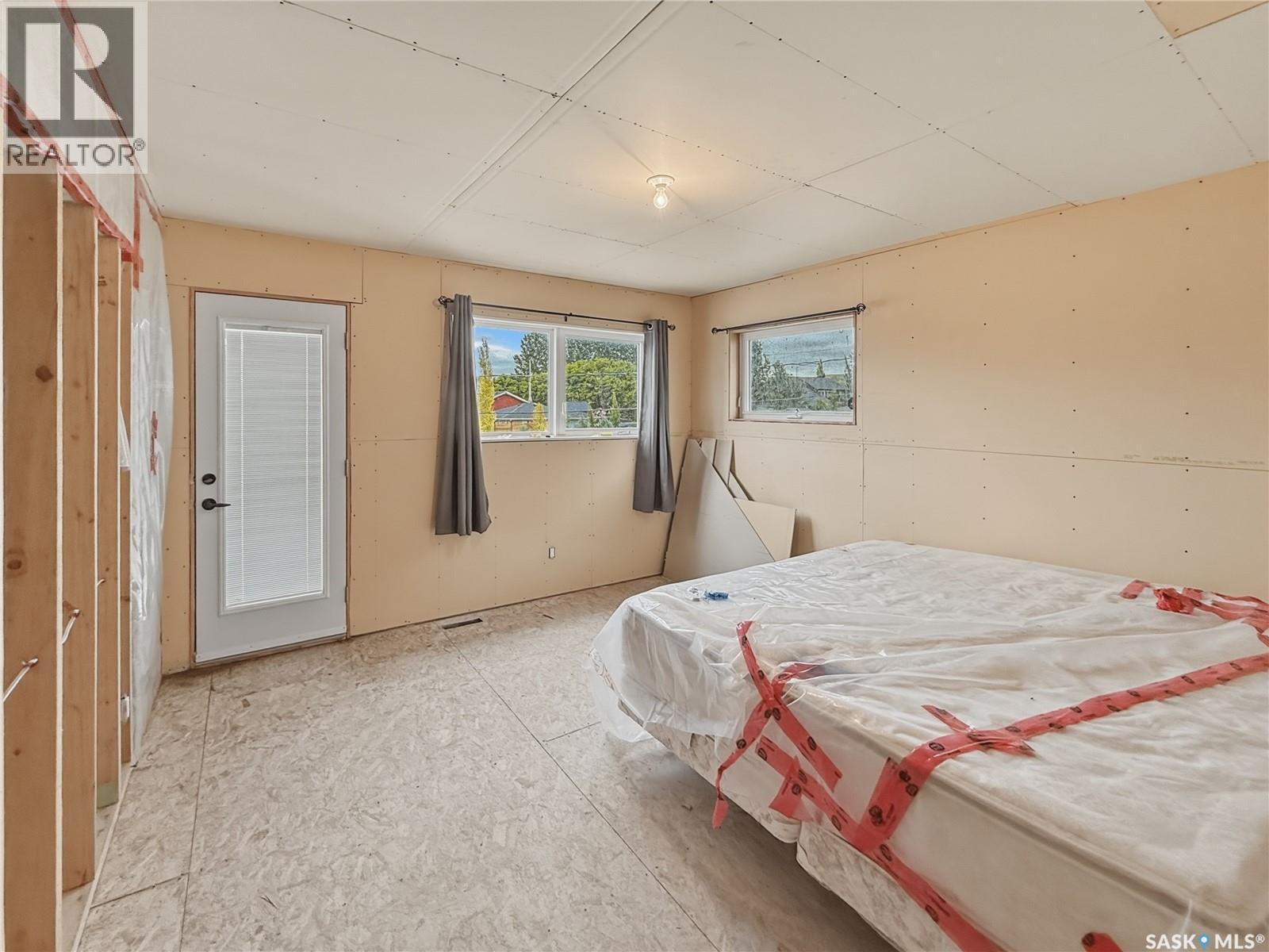 403 Smith CRESCENT - 10