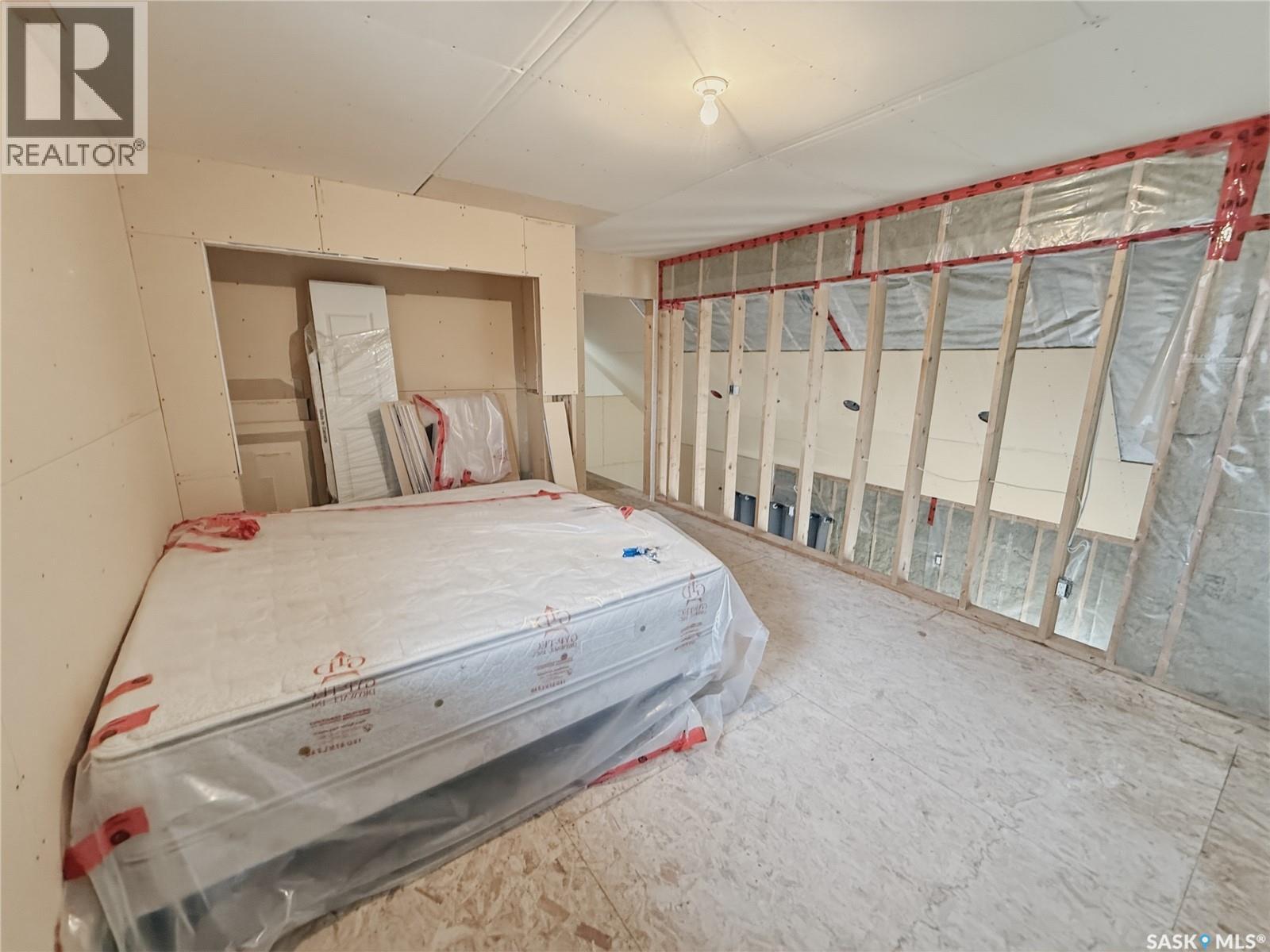 403 Smith CRESCENT - 11