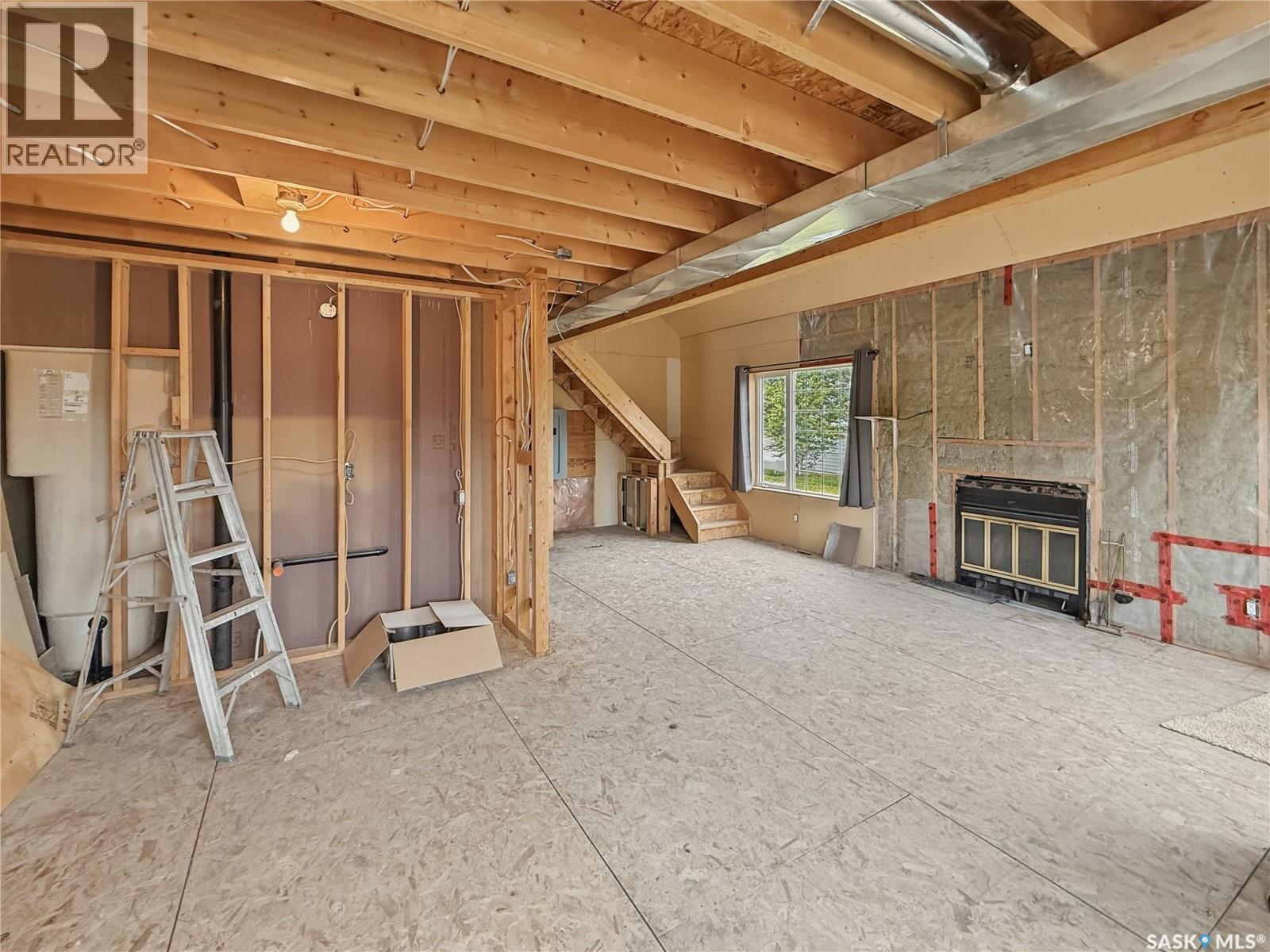 403 Smith CRESCENT - 5
