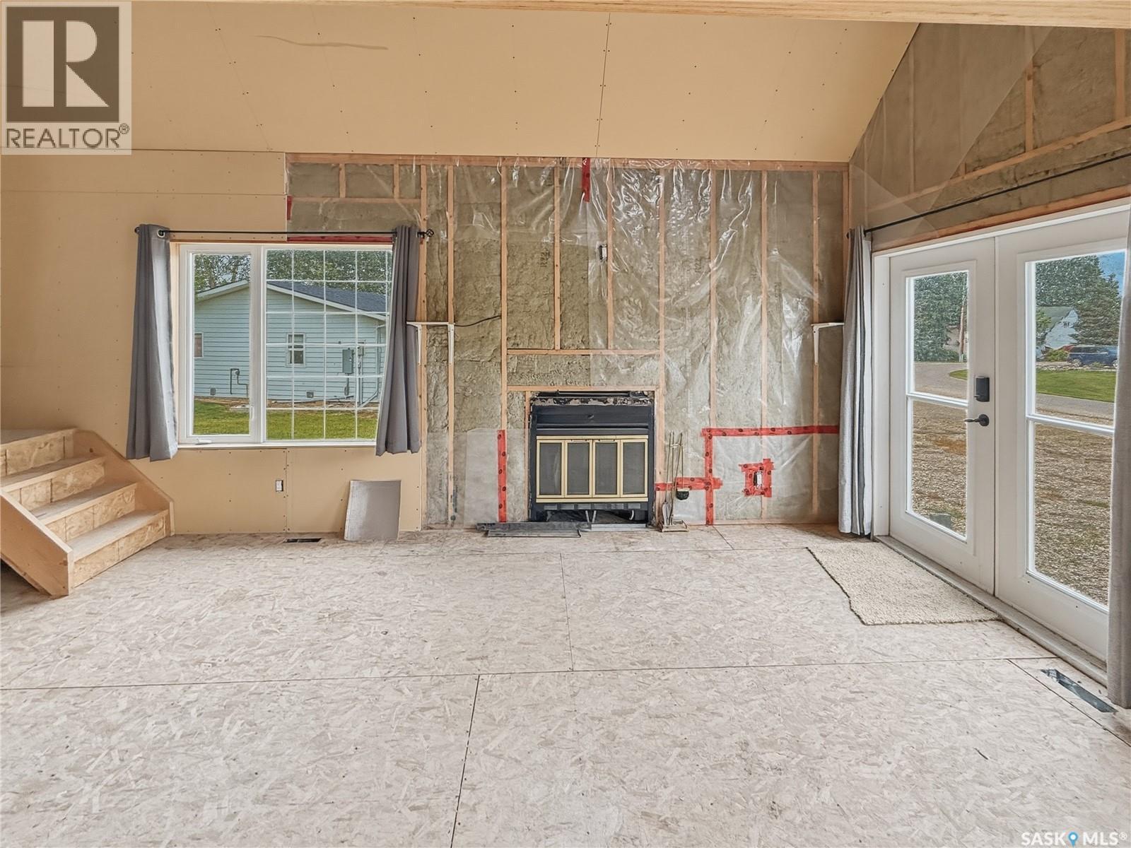 403 Smith CRESCENT - 6