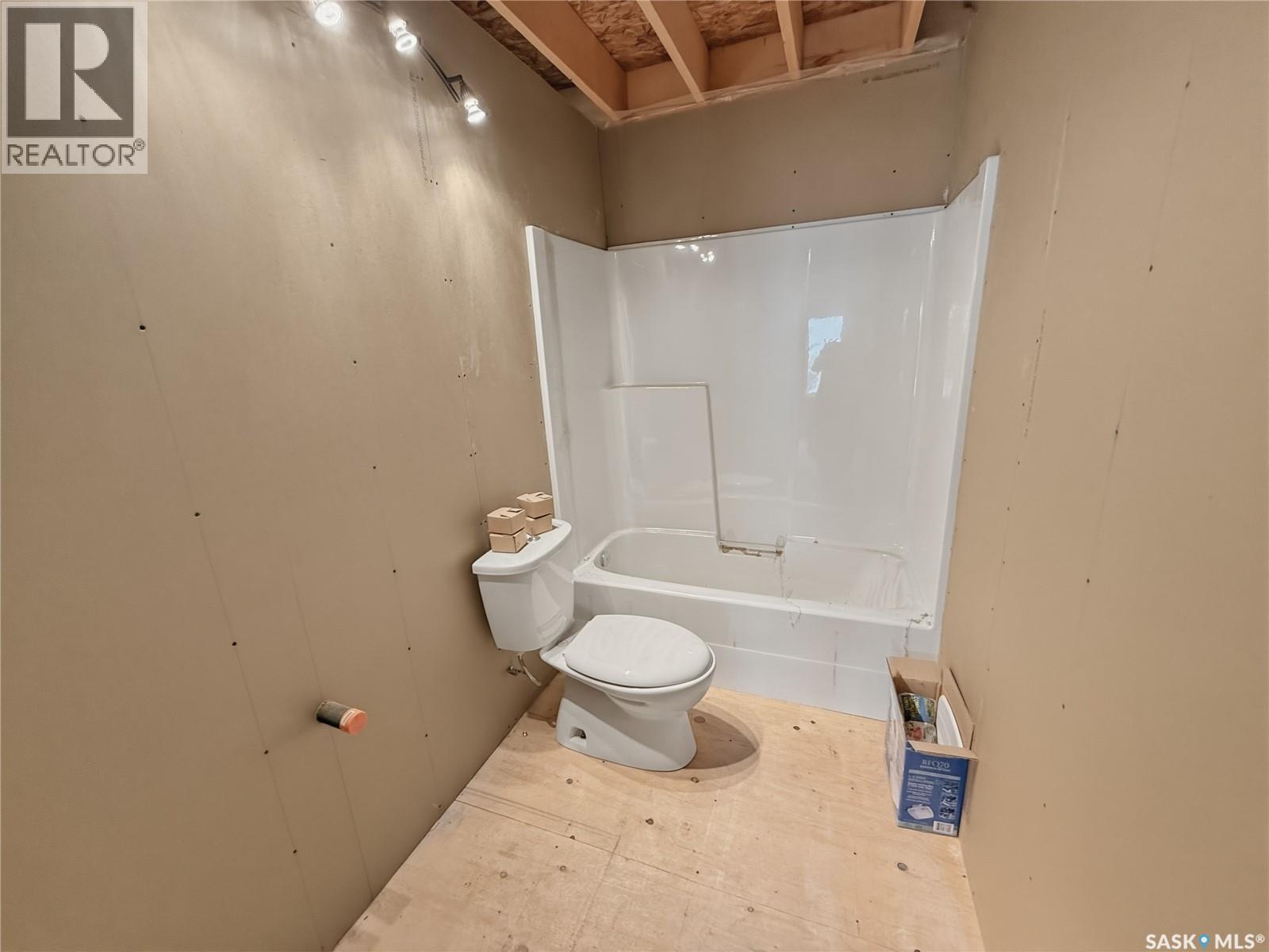403 Smith CRESCENT - 8