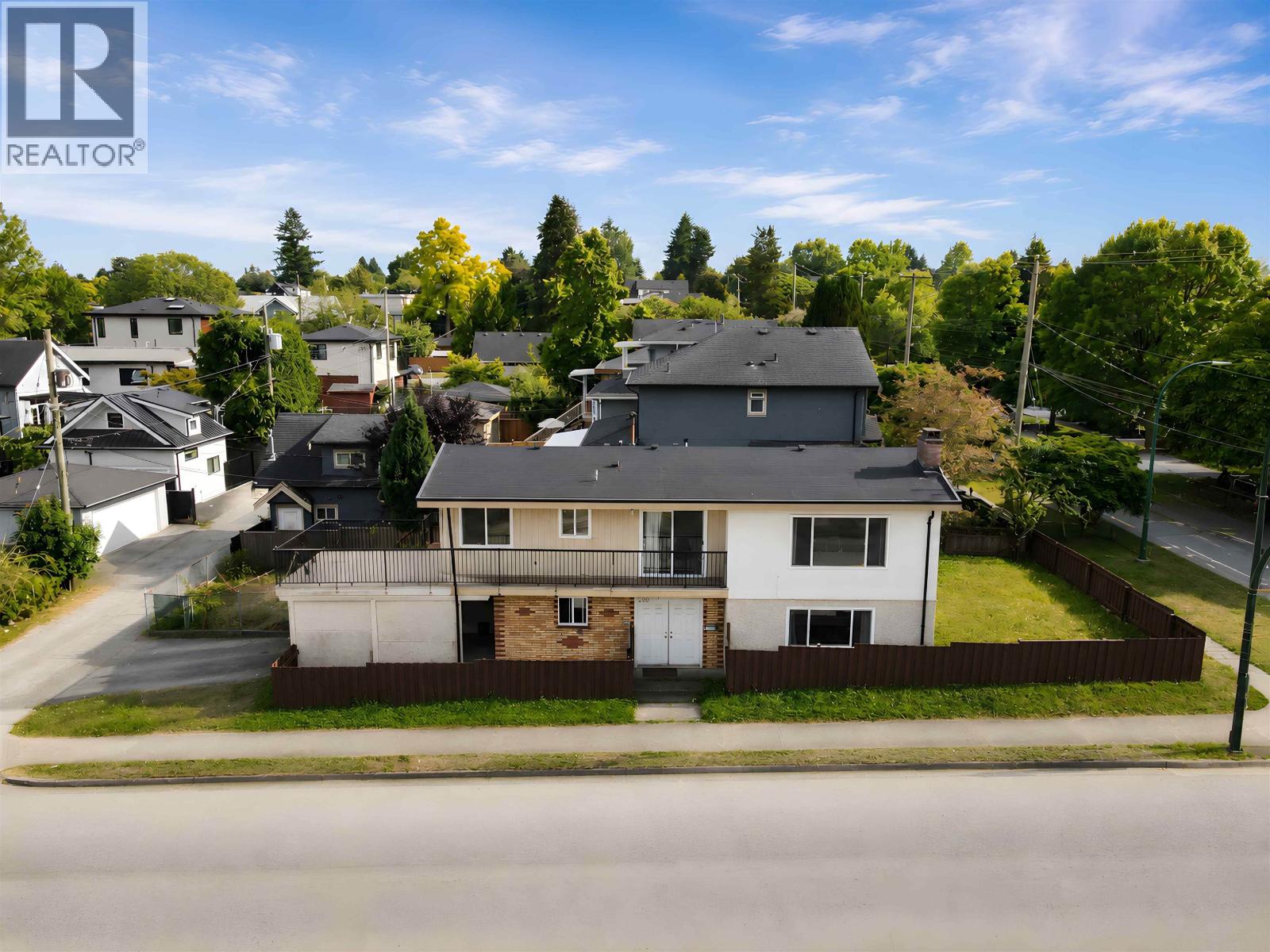 6 Bed, 3 Bath House for Sale in Vancouver – 1020 E KING EDWARD AVENUE, Vancouver – MLS# R3143406