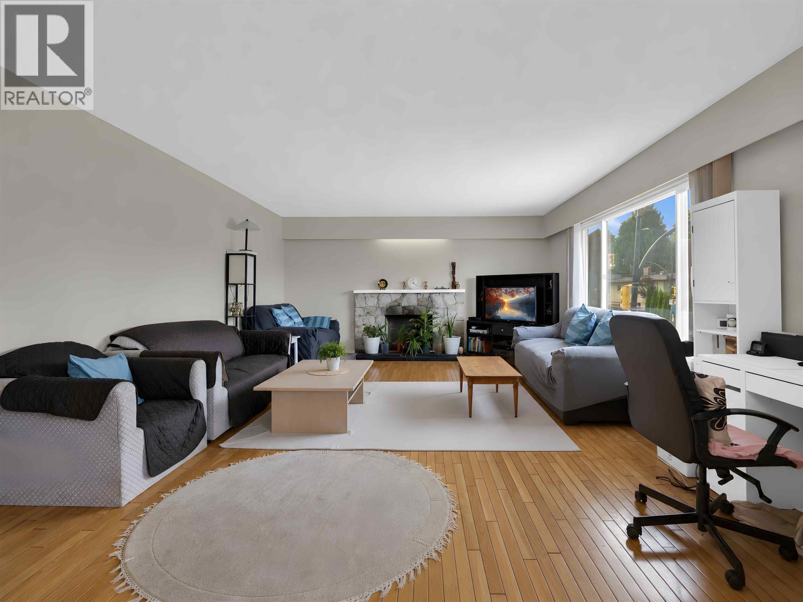 6 Bed, 3 Bath House for Sale in Vancouver – 1020 E KING EDWARD AVENUE, Vancouver – MLS# R3143406 - Image 8