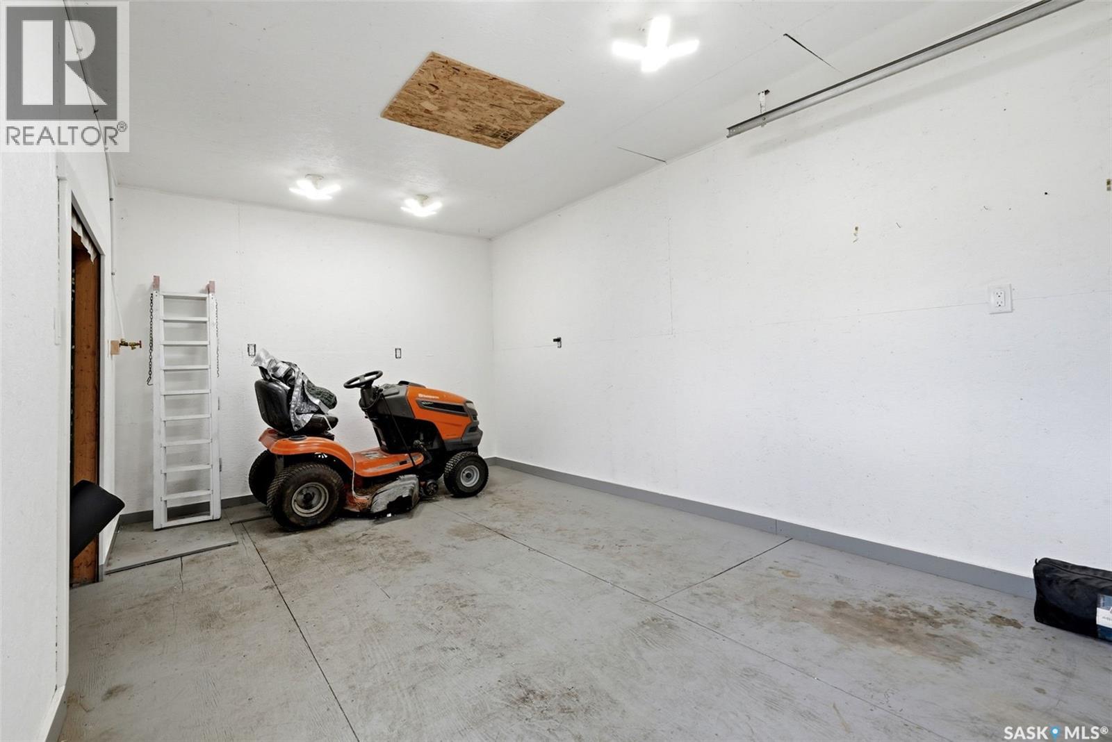 335 BETA STREET - 33