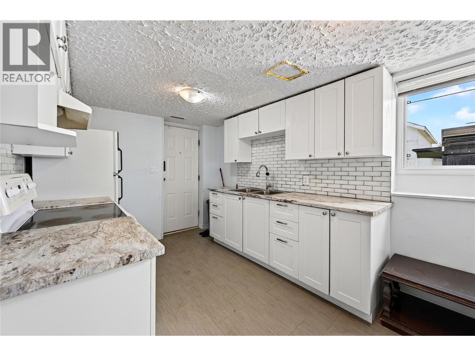 1252 Alexander Drive - 33