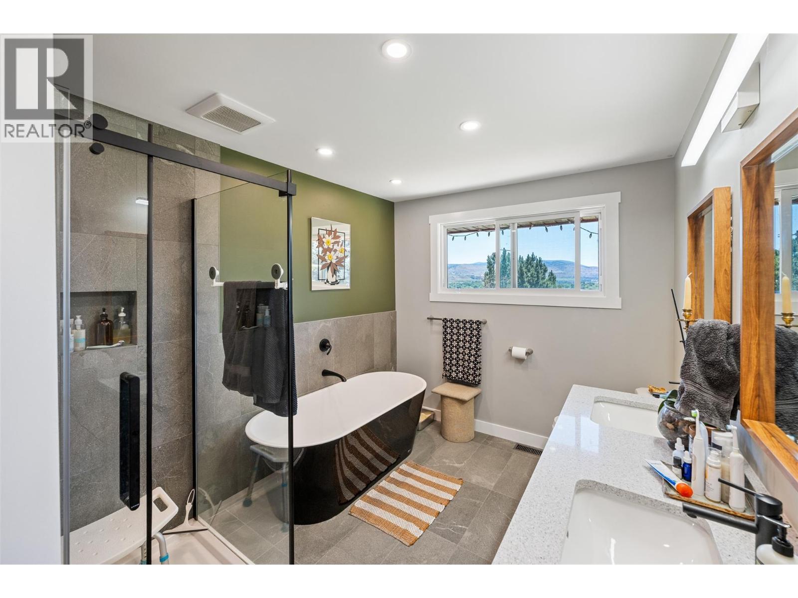 482 Pinehill Road, Oliver
