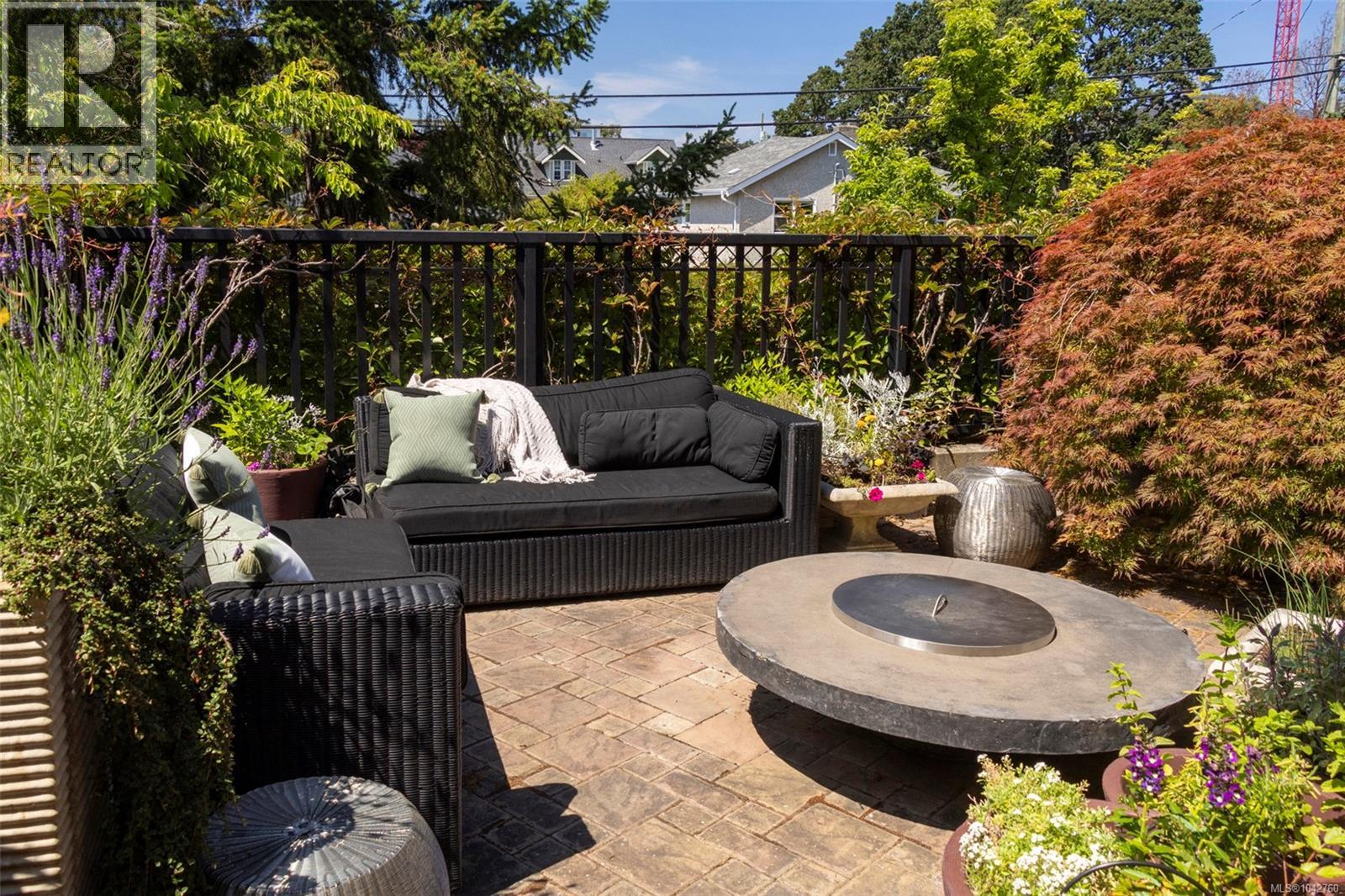 1 849 Dunsmuir Rd, Esquimalt