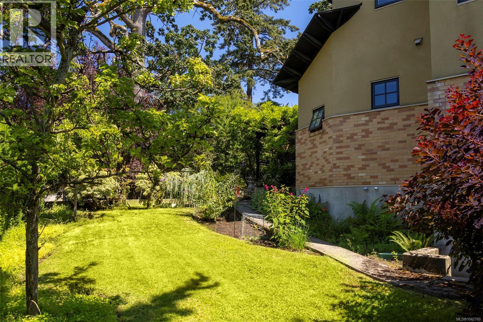 1 849 Dunsmuir Rd, Esquimalt