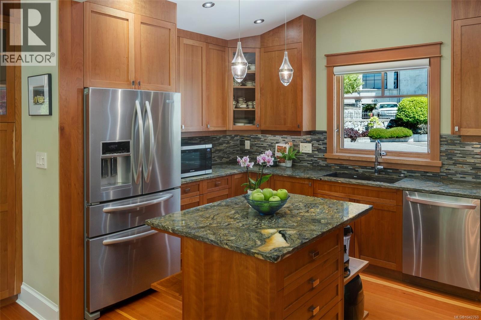 1 849 Dunsmuir Rd, Esquimalt