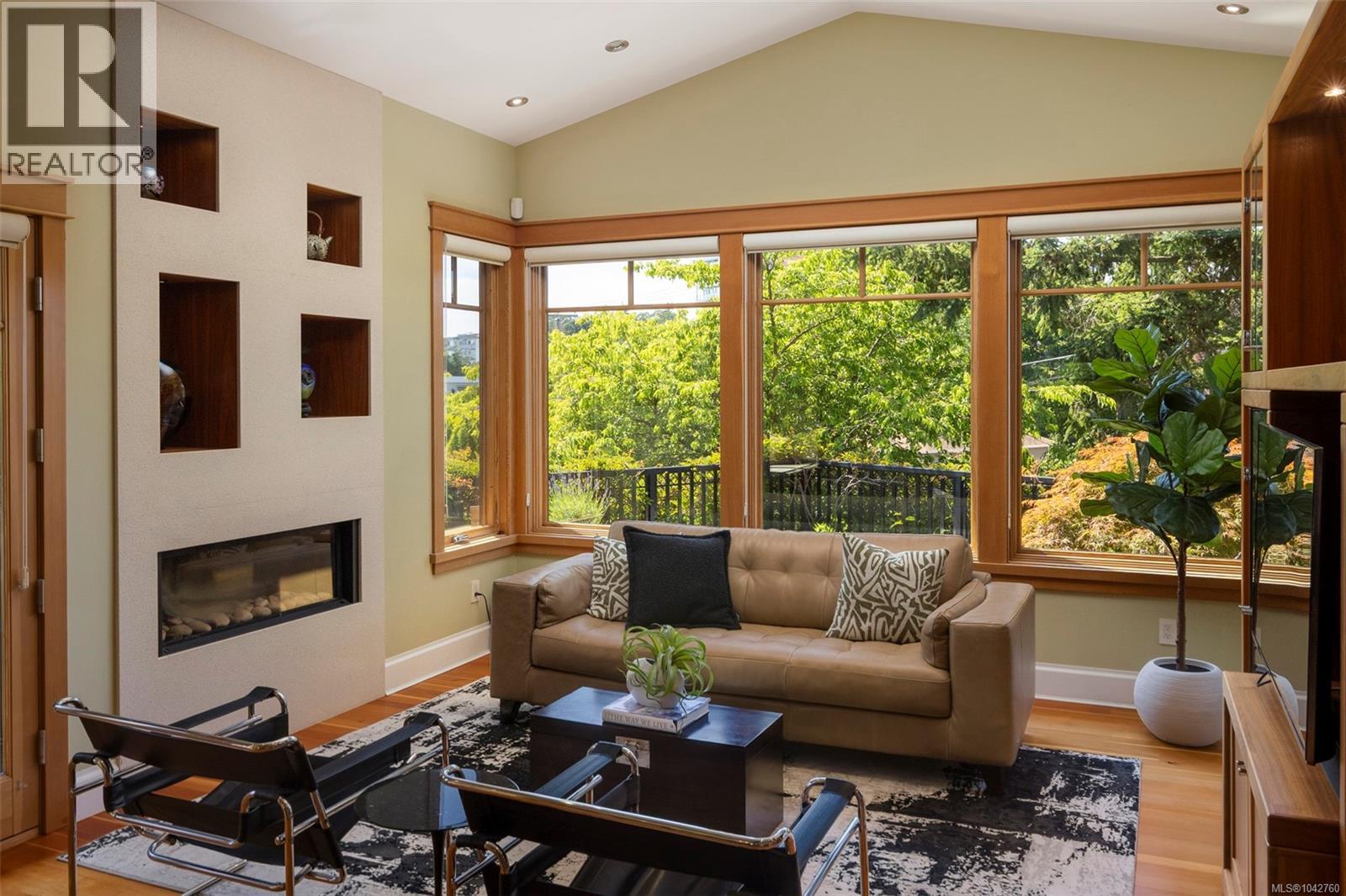 1 849 Dunsmuir Rd, Esquimalt