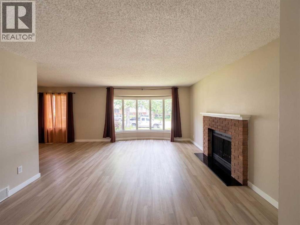 1095 Berkley Drive NW - 4