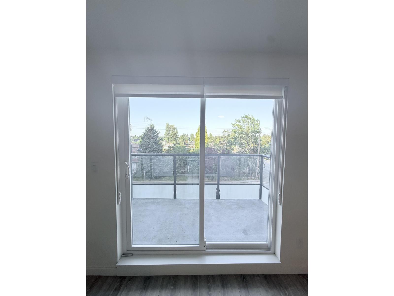 E305 10829  140 ST, Surrey