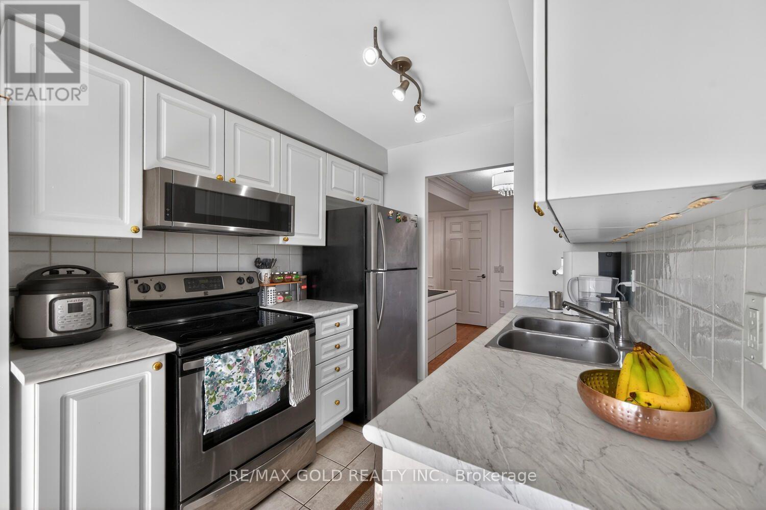 #1411 55 STRATHAVEN DRIVE - 21