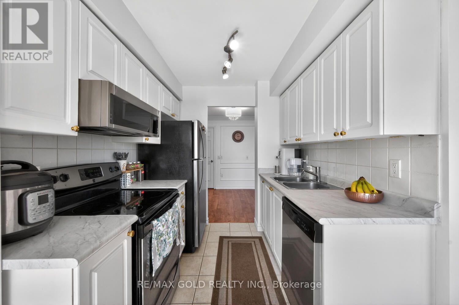 #1411 55 STRATHAVEN DRIVE - 20