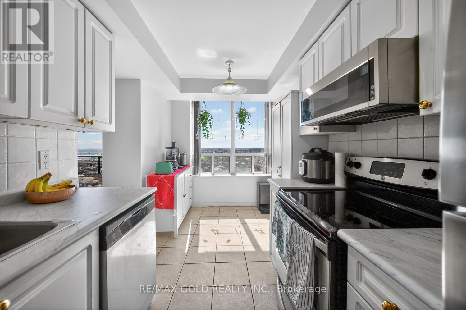 #1411 55 STRATHAVEN DRIVE - 18