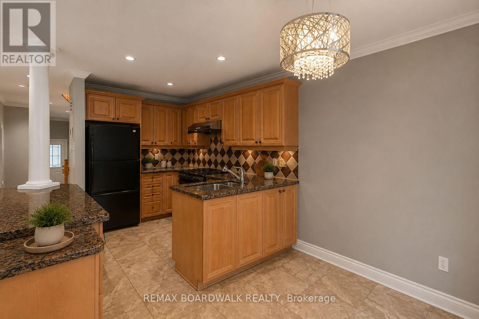 561 AQUAVIEW DRIVE - 12