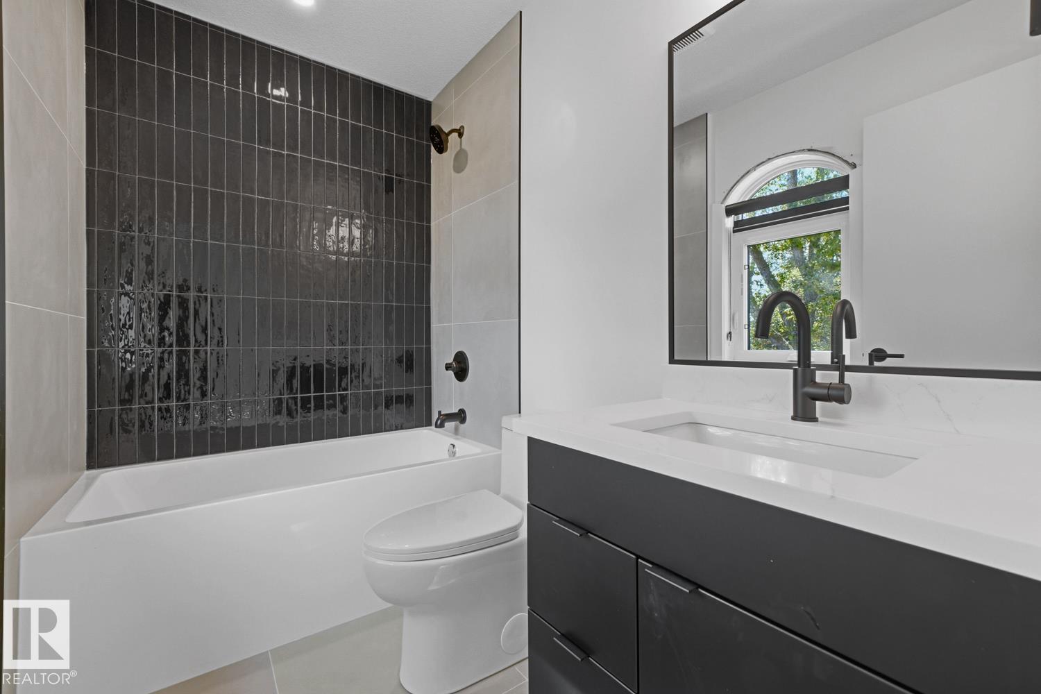 8903 94 ave NW NW - 17