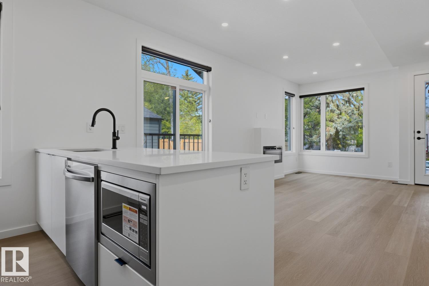 8903 94 ave NW NW - 33