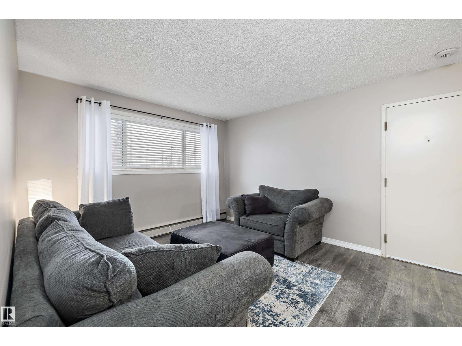 #4 8803 101 ST NW - 10