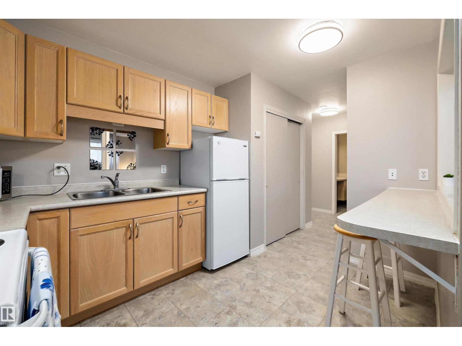 #4 8803 101 ST NW - 3