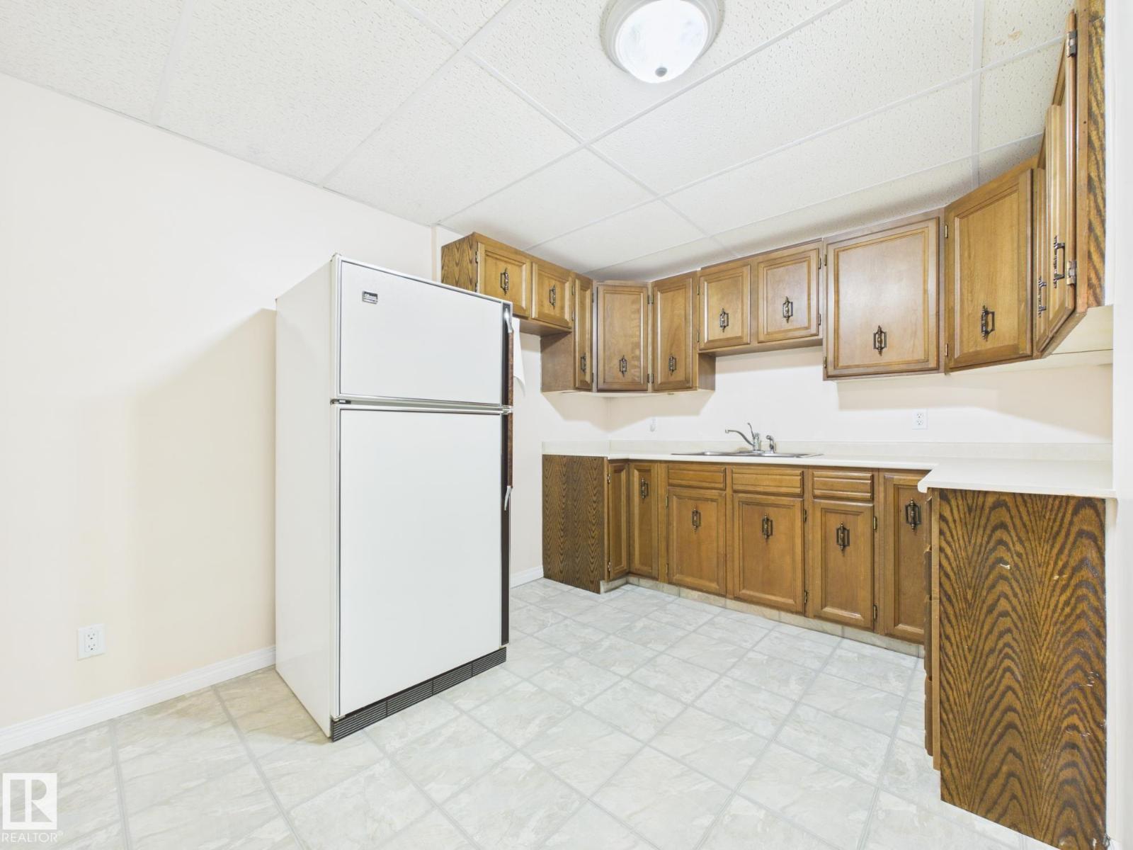18634 99A AV NW - 28