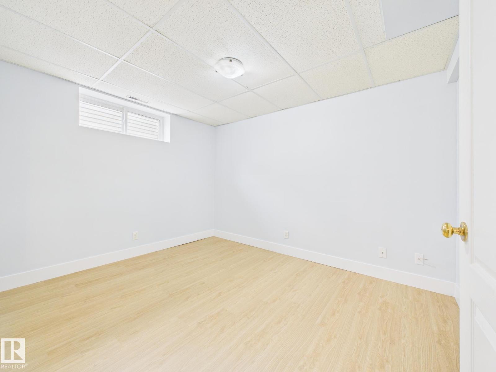 18634 99A AV NW - 36