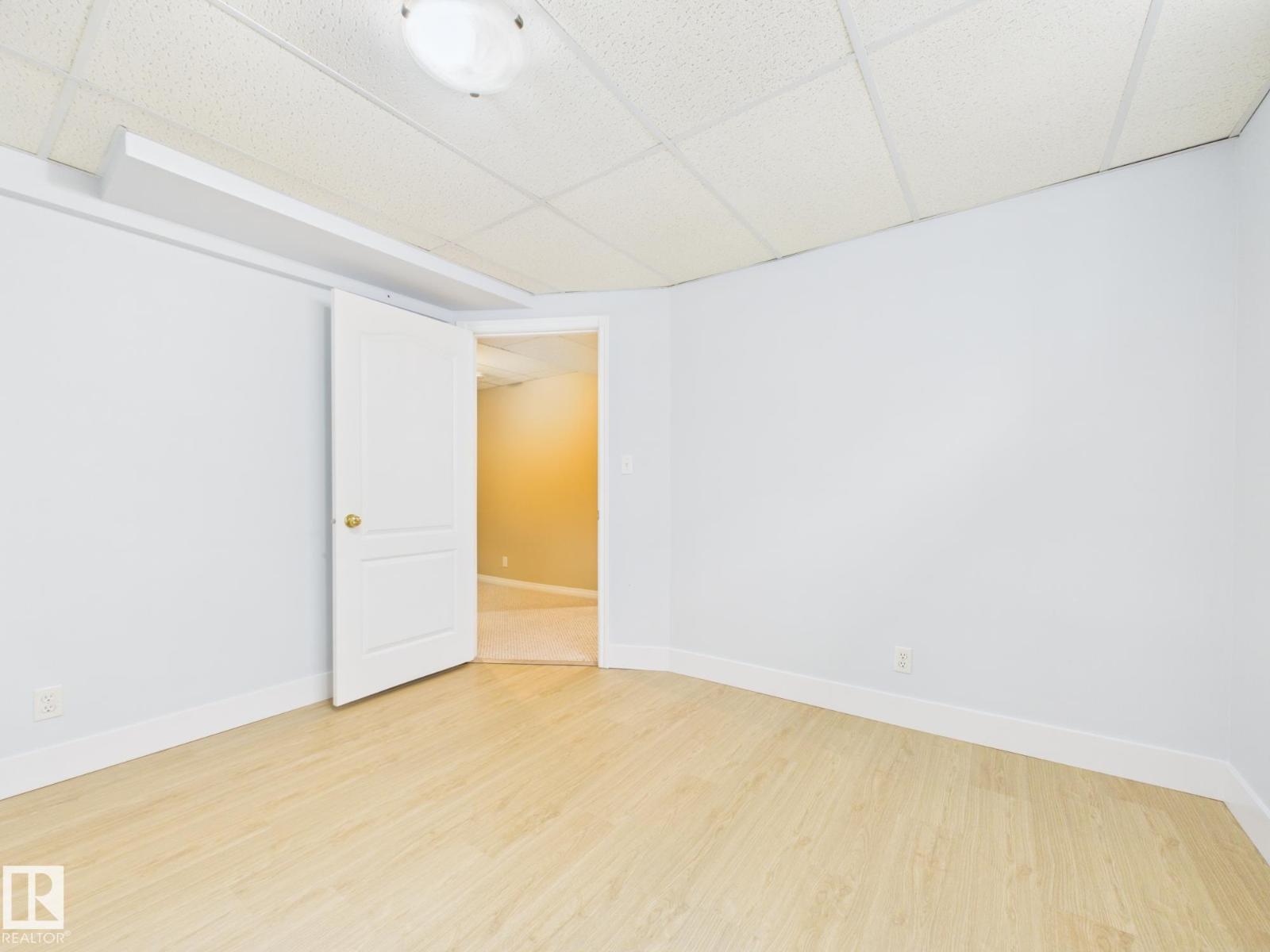 18634 99A AV NW - 37