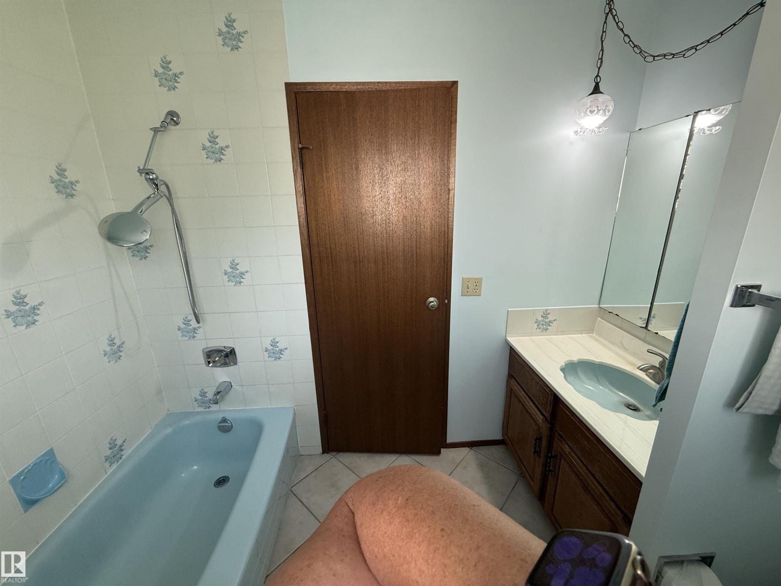 18634 99A AV NW - 42
