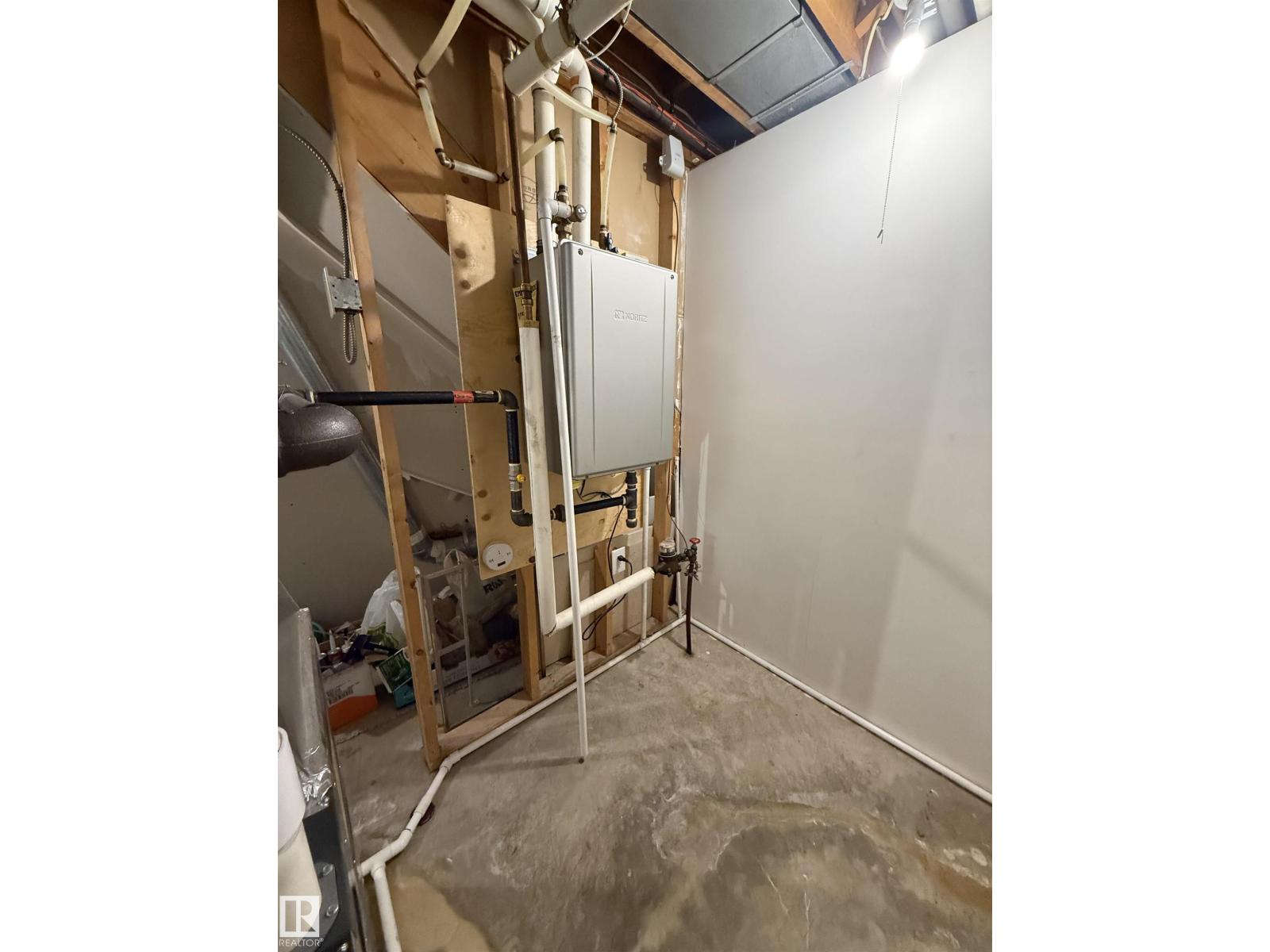 18634 99A AV NW - 44