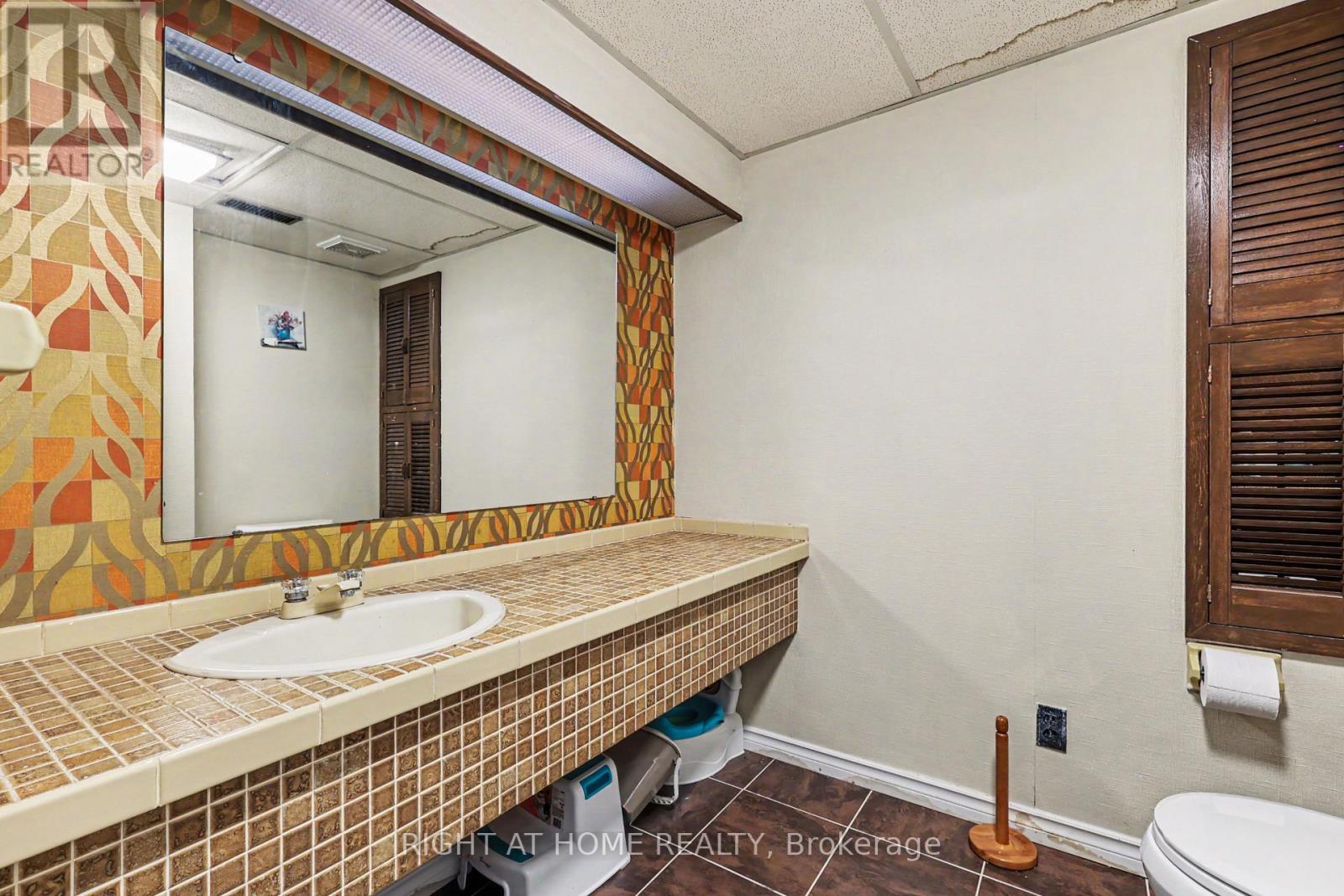 1640 FISHER AVENUE - 17