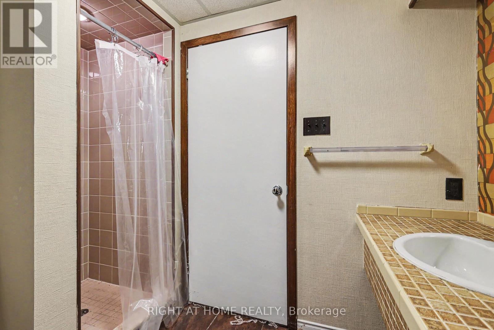 1640 FISHER AVENUE - 18