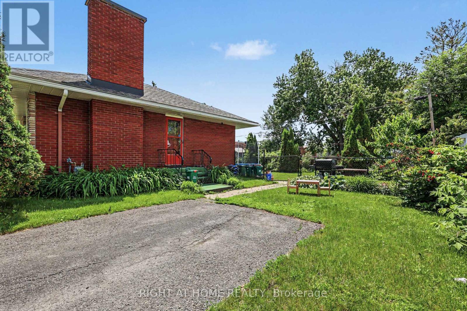 1640 FISHER AVENUE - 20